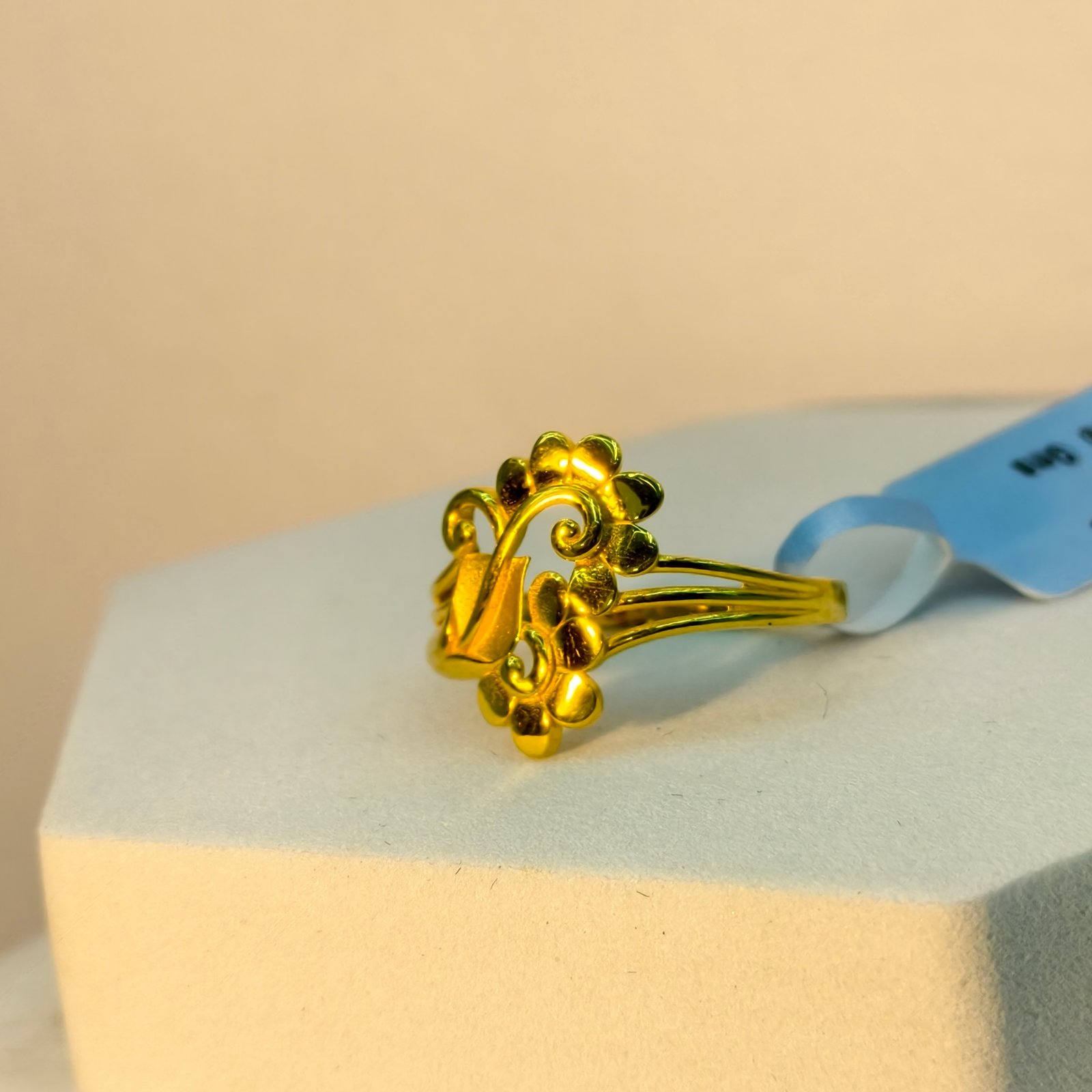 Ladies Ring 2.04 gm